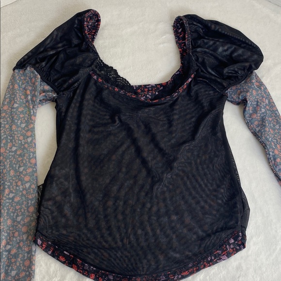 Maeve Floral Ballon Shoudlers Bell Sleeves Top with Lace Detail Size M - Picture 17 of 17